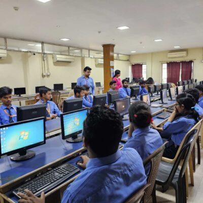 Students in computer lab attending a class.